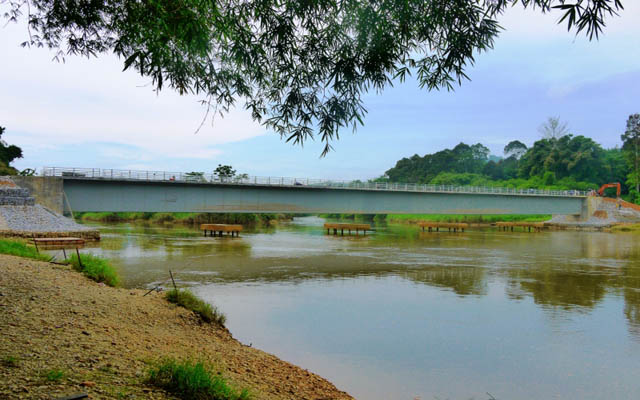 Completed 100 metre span UHPFRC Batu 6 Bridge, Malaysia.